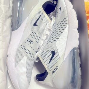 Women’s white/black Nike 270